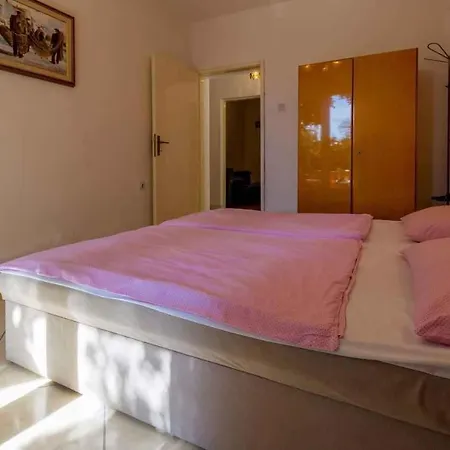 Апартаменты Apartment In Crikvenica 5237 *