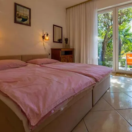 Apartment In Crikvenica 5237 Апартаменты Цриквеница